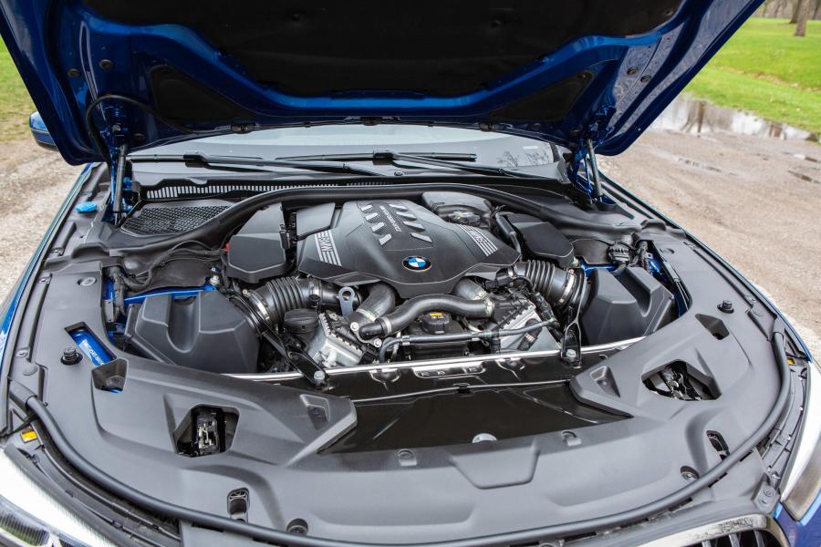 Моторный отсек BMW M850i xDrive Convertible (G14) 2019 года  (NA) (фото 12 из 59)
